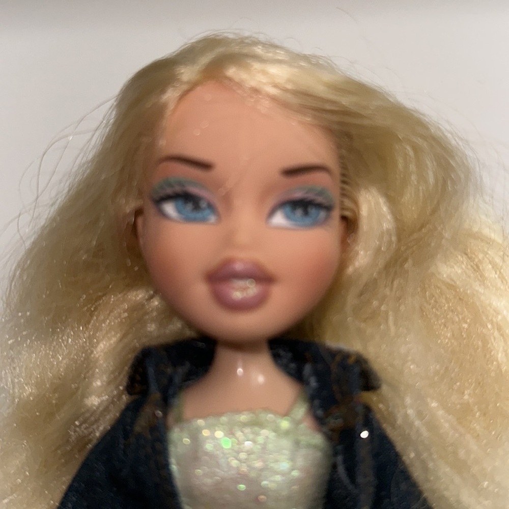 Bratz Cloe Hollywood Style 2005 - Picture 2 of 10